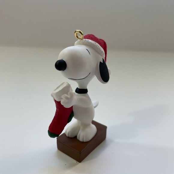 Snoopy Hallmark Keepsake Christmas Ornament 50th Anniversary 1999 - Picture 5 of 16